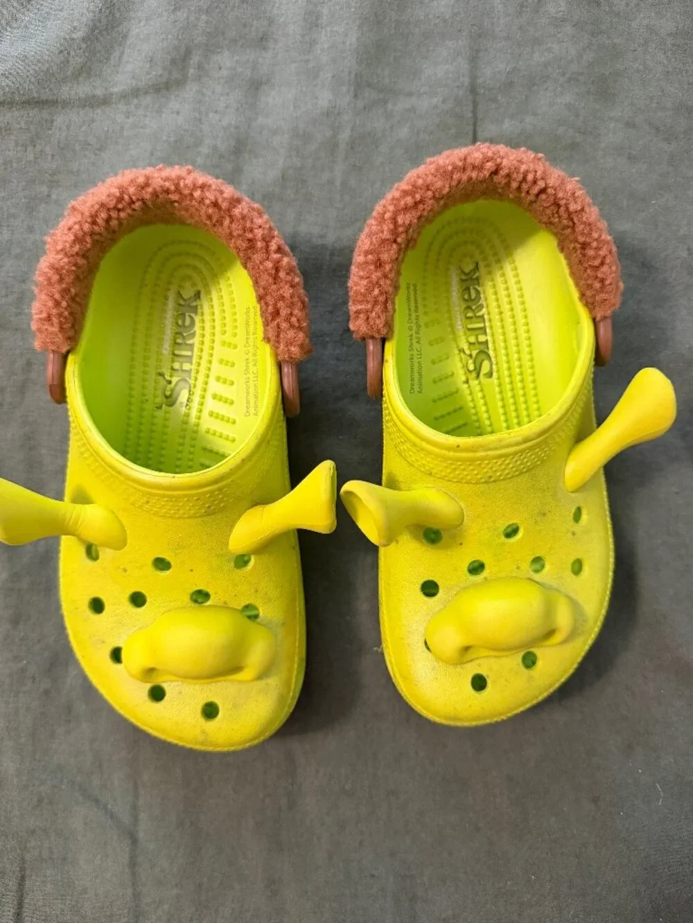 CROCS Kids Neon Green SHREK Clog with Brown Fleece Lining Size J3